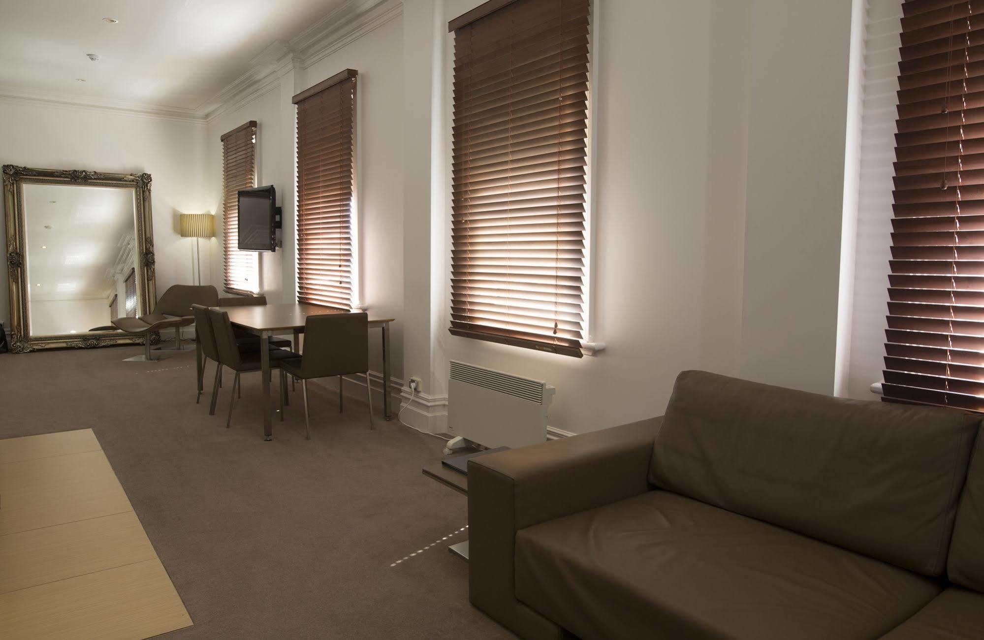 Ikon Hotel Берні Екстер'єр фото