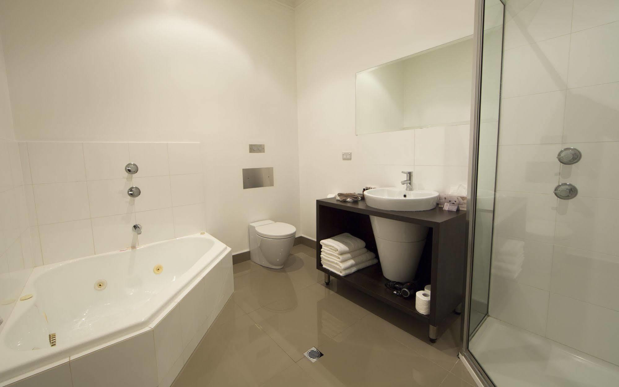 Ikon Hotel Берні Екстер'єр фото